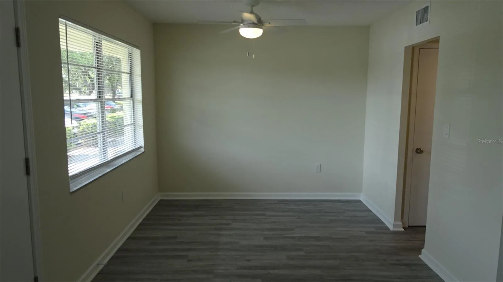 Dining room has light w/ceiling fan.