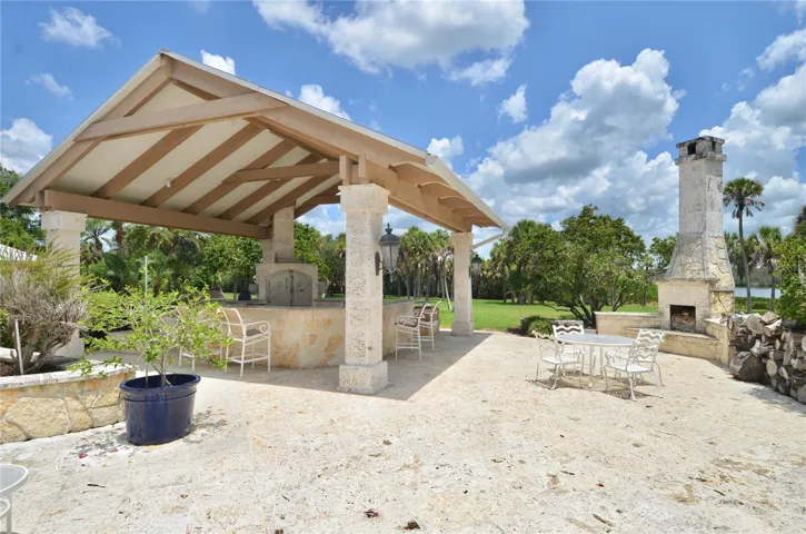 Outdoor Kitchen