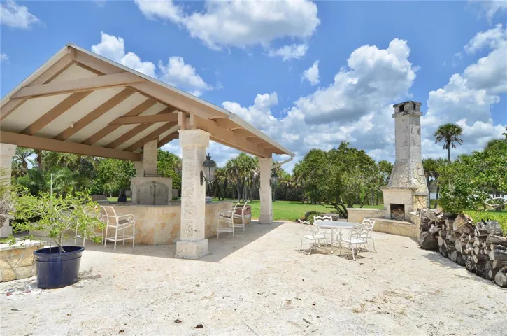 Outdoor Kitchen