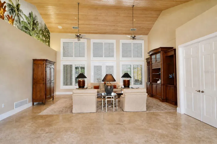Foyer/Living Room