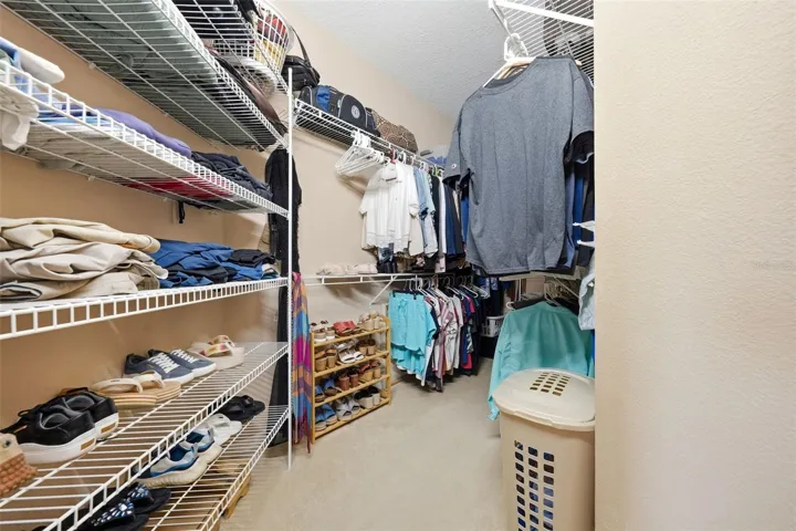 Large walk in closet in Primart
