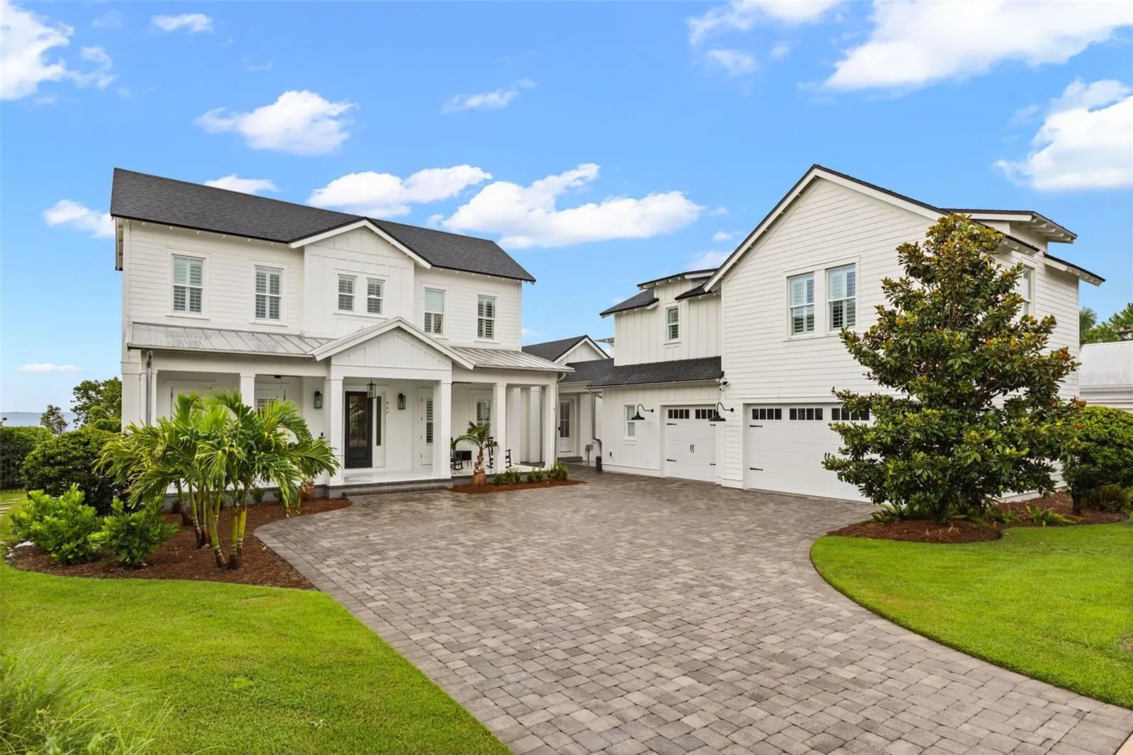 907 Celadon St, in Oakland Park Winter Garden.