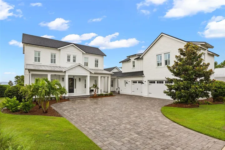 907 Celadon St, in Oakland Park Winter Garden.