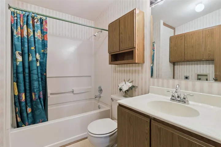 Bathroom/Laundry/Hallway