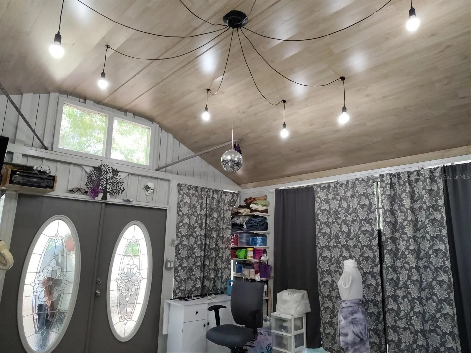 High ceiling is gorgeous!