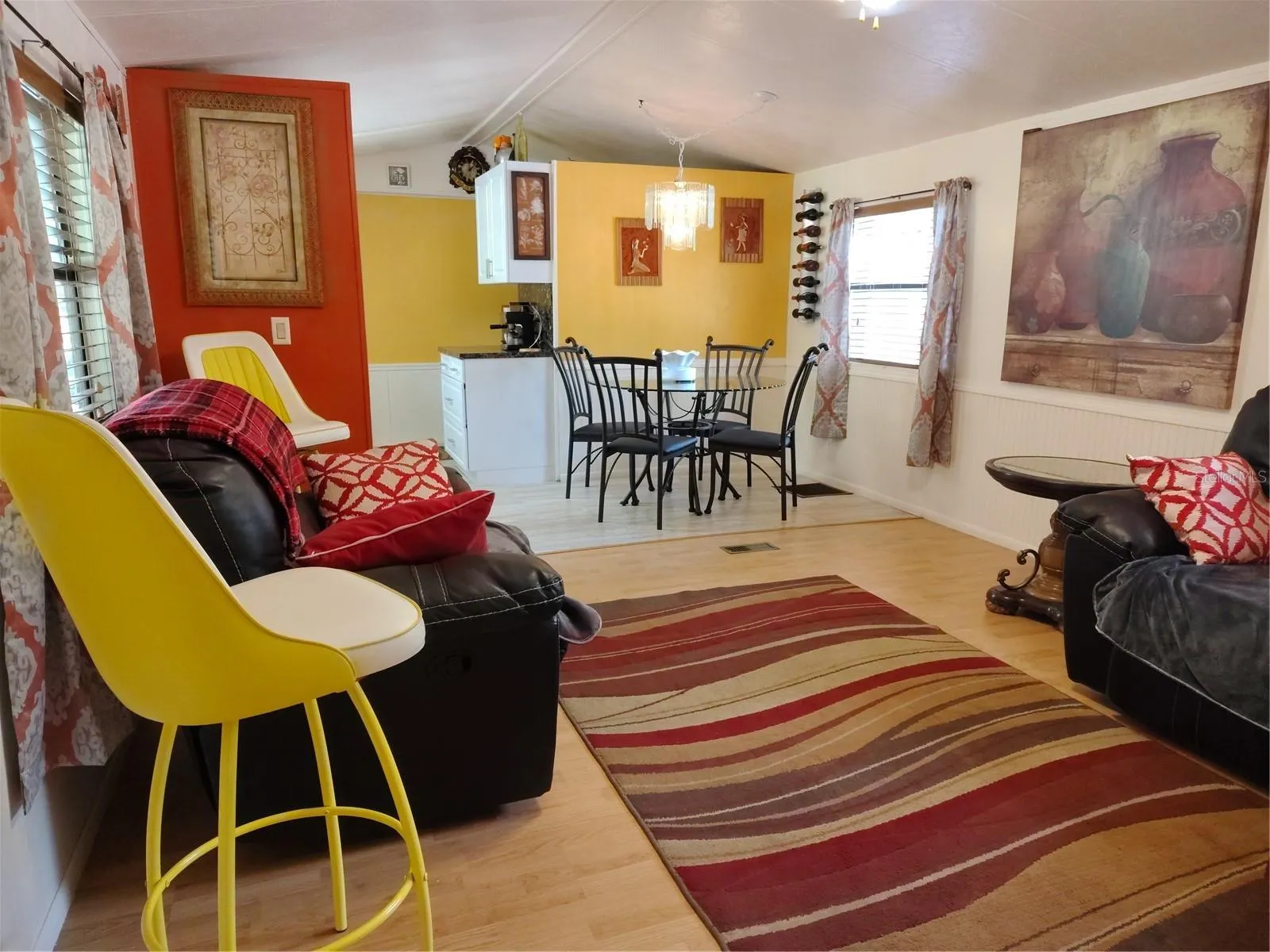 Open living area / kitchen