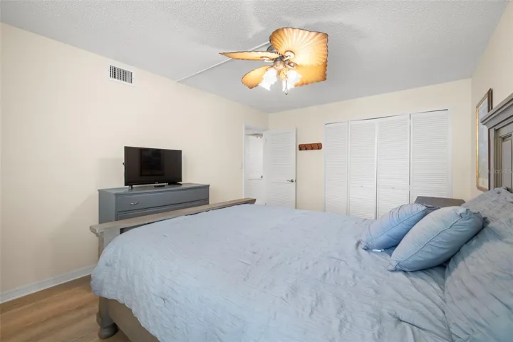 Guest bedroom