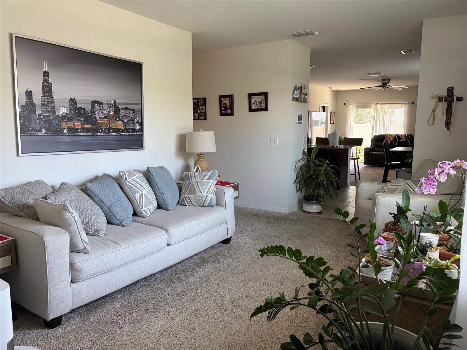 LIVING ROOM/FLEX ROOM