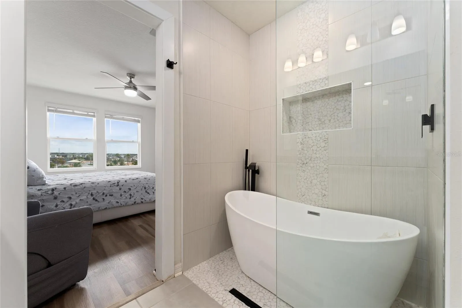 Master bathroom 2