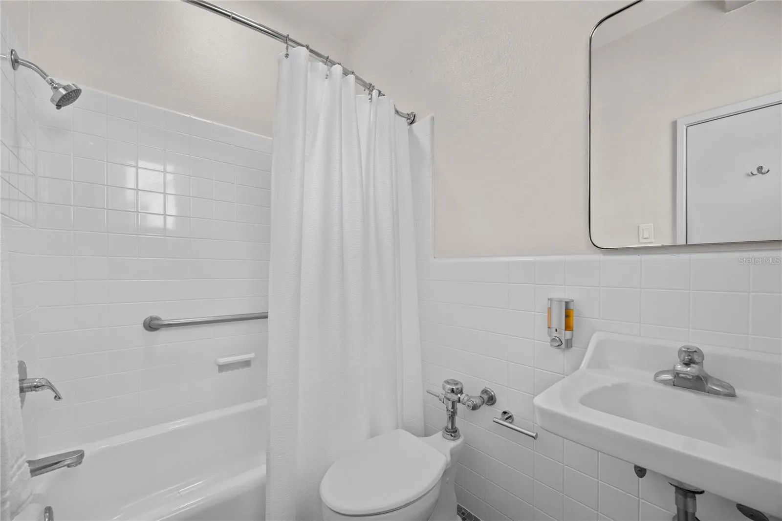 Miramar Olimpo Apt. 7 - Primary Bathroom