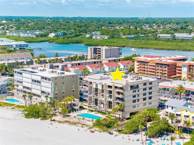 ... Sugar Sand Beaches of Indian Shores AKA ' THe Narrows ' . NOTE: There Are A Few Stores Right Across The Street. Lunch Or Dinner  Without Driivng Can Be Very Convenient..