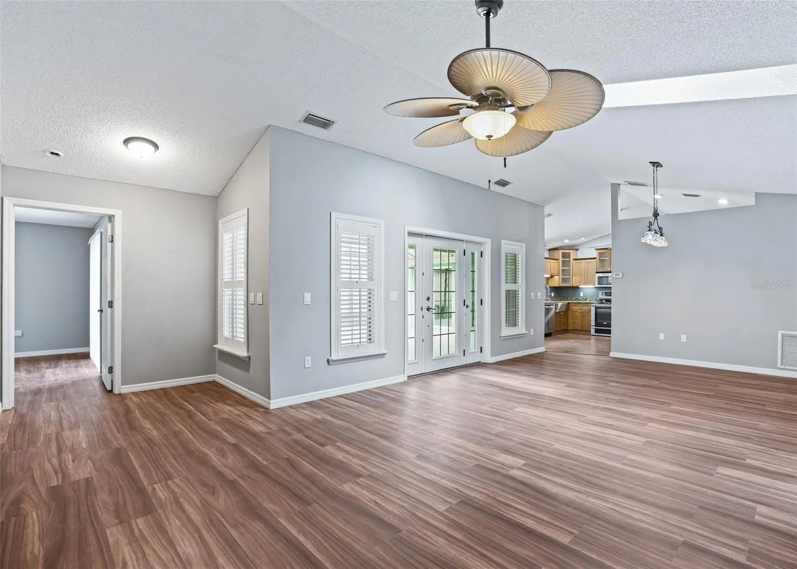 Living &amp; Ding area combination