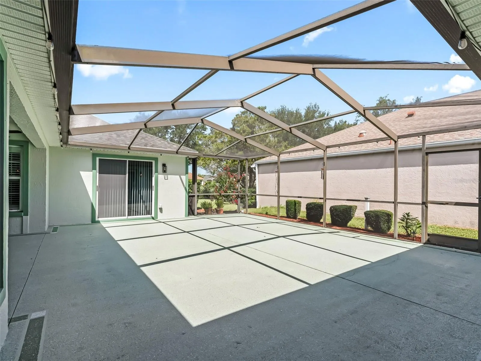 23x25 Birdcage Enclosed Courtyard