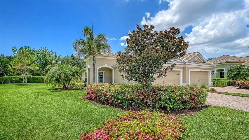 Beautifully maintained Neal Communities villa in the gated community of Fairfield