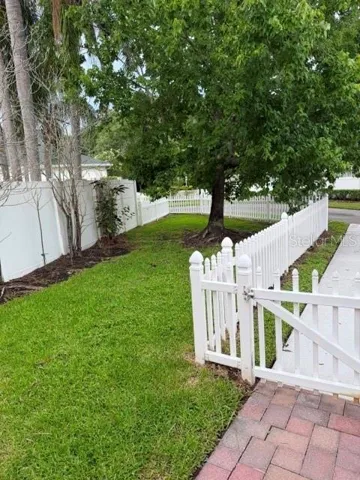 Second side yard fenced
