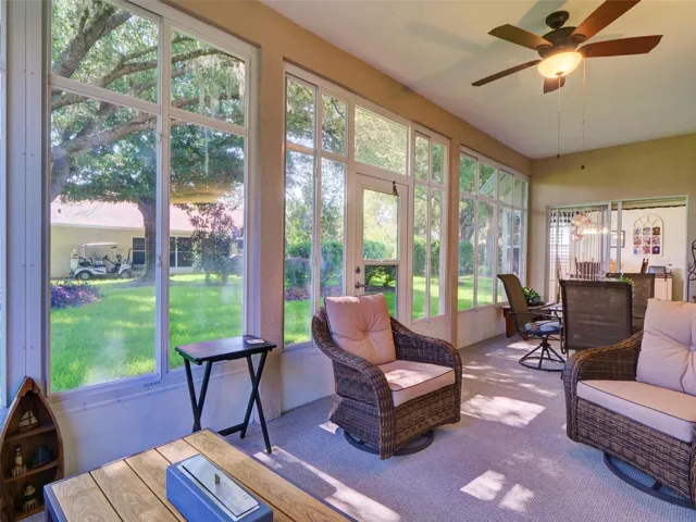 Florida Room w/Lots of Natural Light