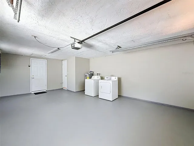 Oversized 1 car garage