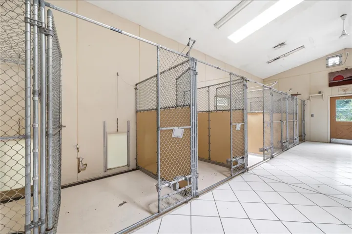 Chain-link Kennel Runs