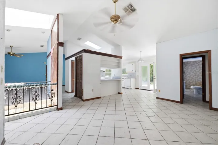 Kitchen / Dining Area