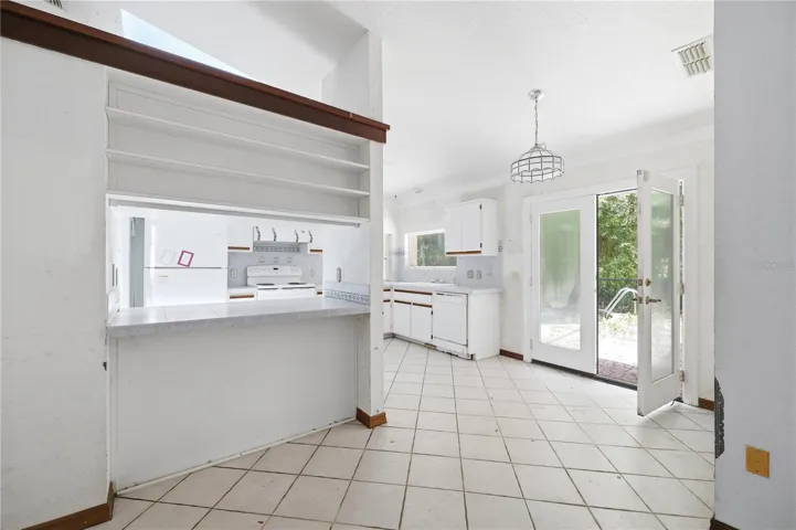 Kitchen / Dining Area