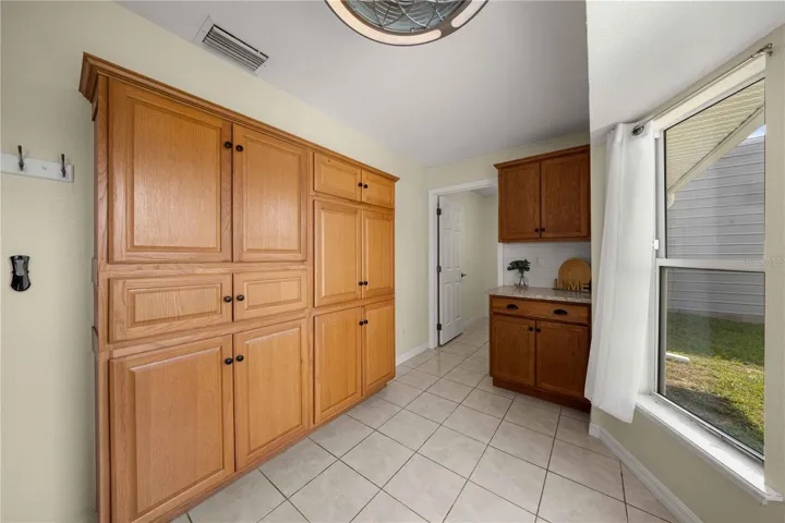 Eat-in-Kitchen
