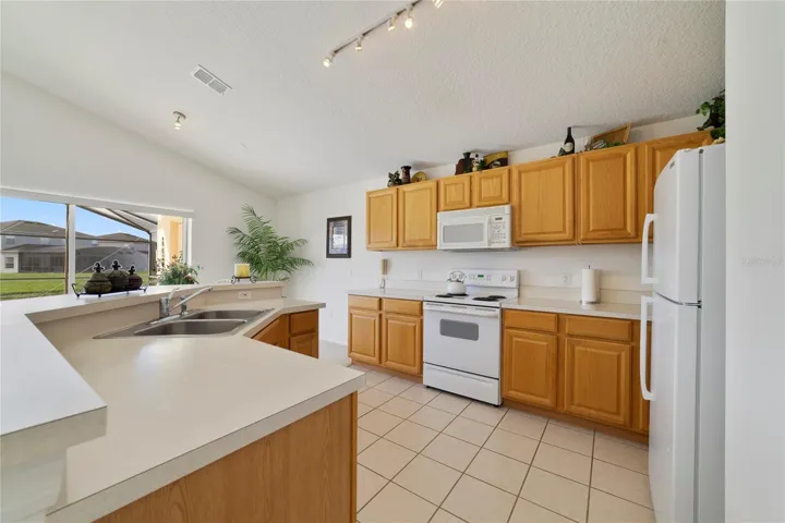Well equipped kitchen
