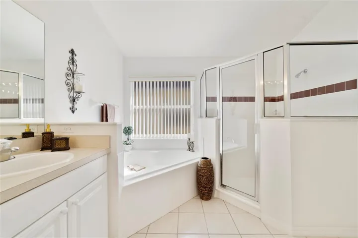 Master bedroom en suite