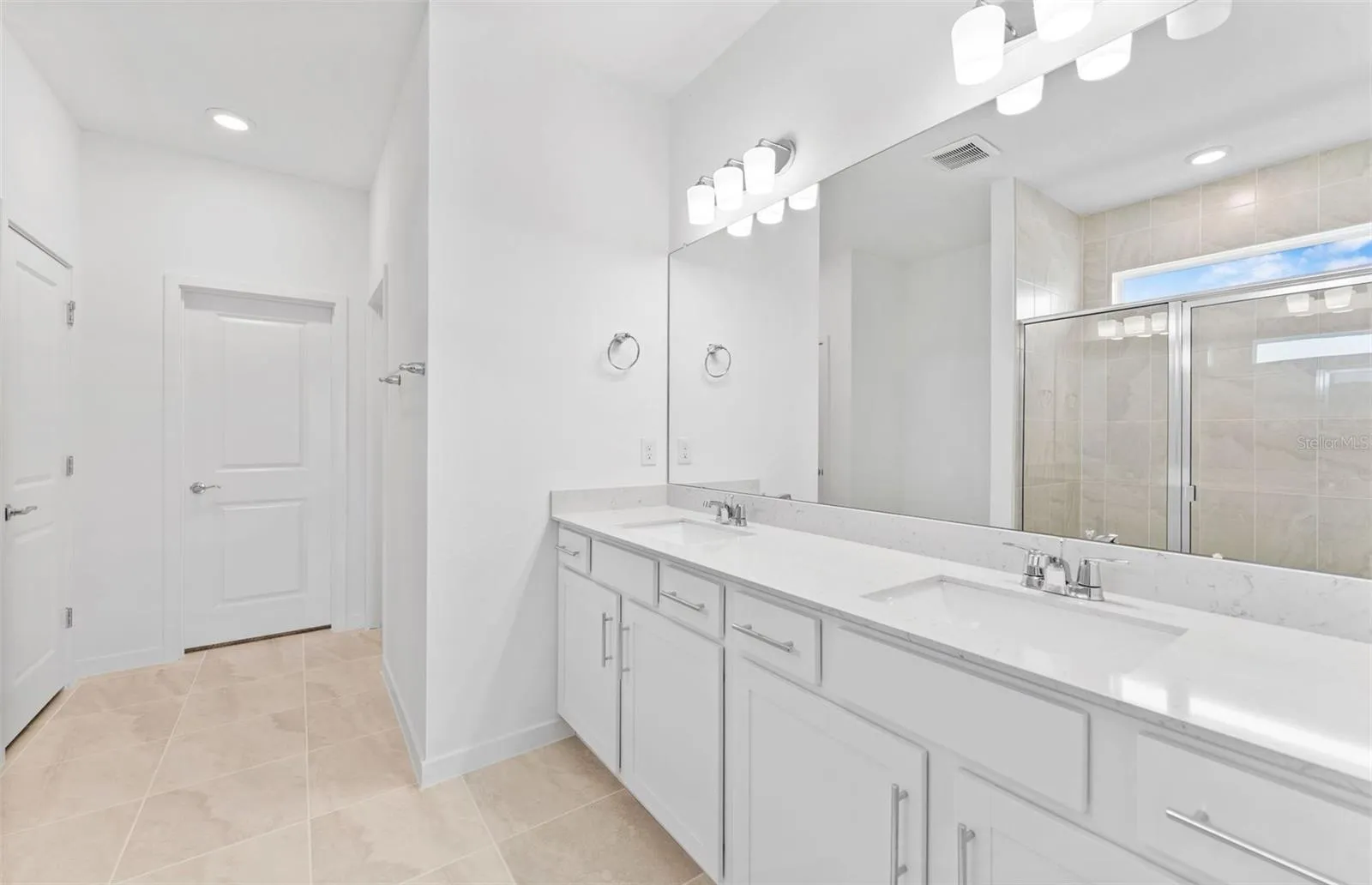 Owner's Bath w/Dual Sinks