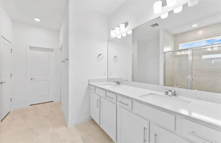 Owner's Bath w/Dual Sinks
