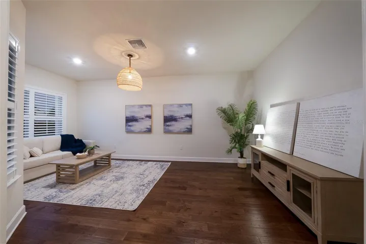 Oversized Den/Office/Bonus Room