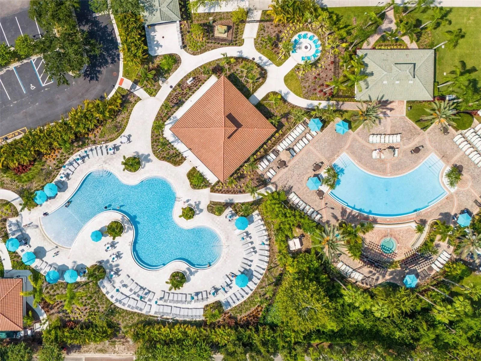 Bar and pools by other side
