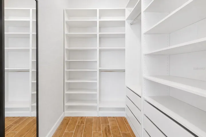 Master bedroom Walk in closet