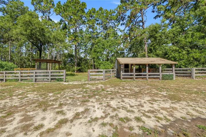 Grounds w/barn