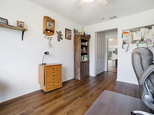 Den/3rd Bedroom
