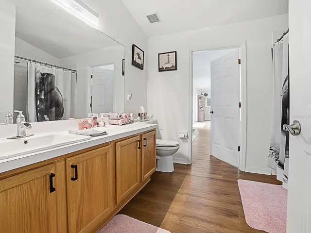 2nd Owners Bathroom