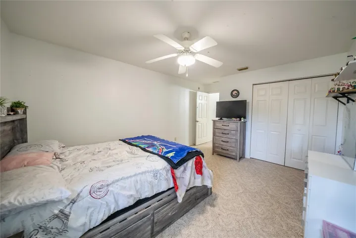 Bedroom 1 pic 2
