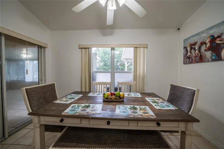 Breakfast Nook 2