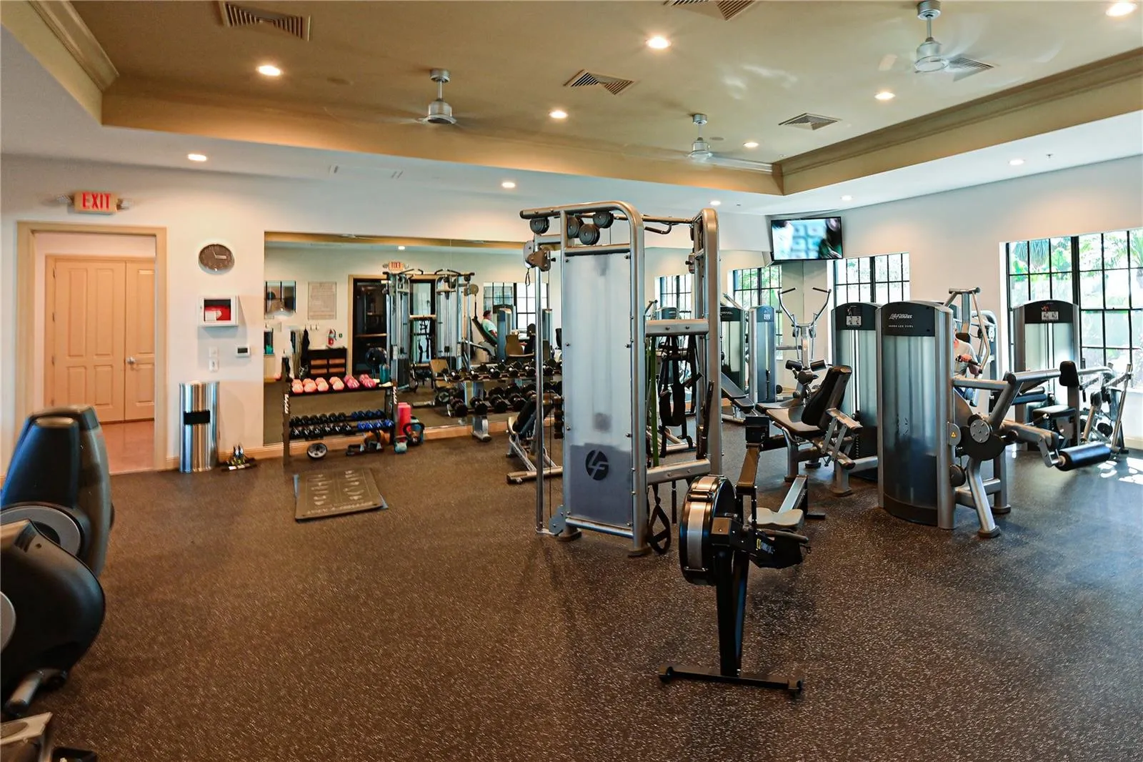 24/7 fitness center