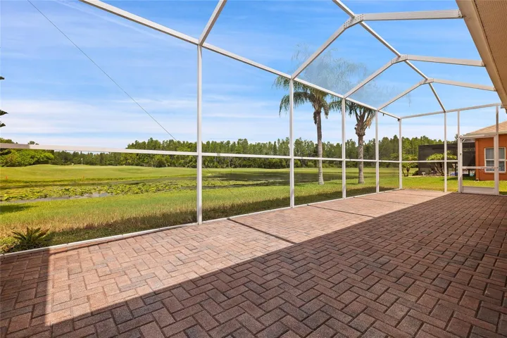 LARGE SCREENED LANAI