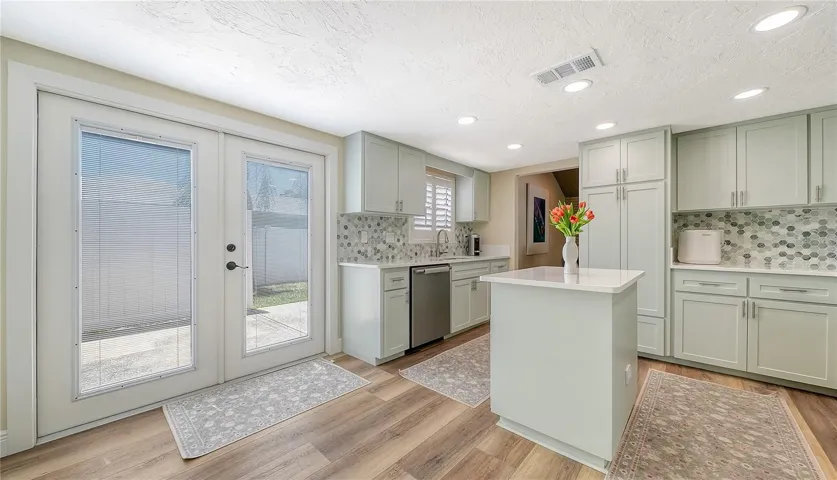 Double doors to the side yard.