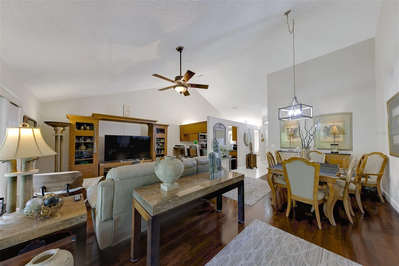 Living/dining room