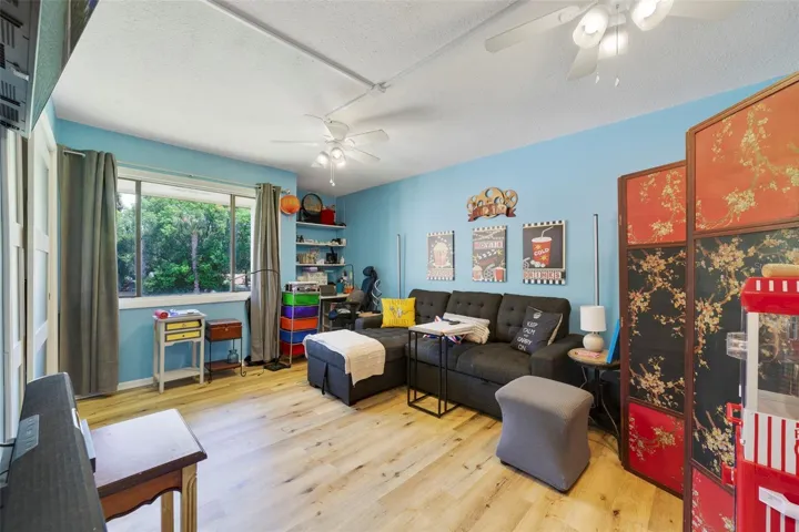 2nd bedroom