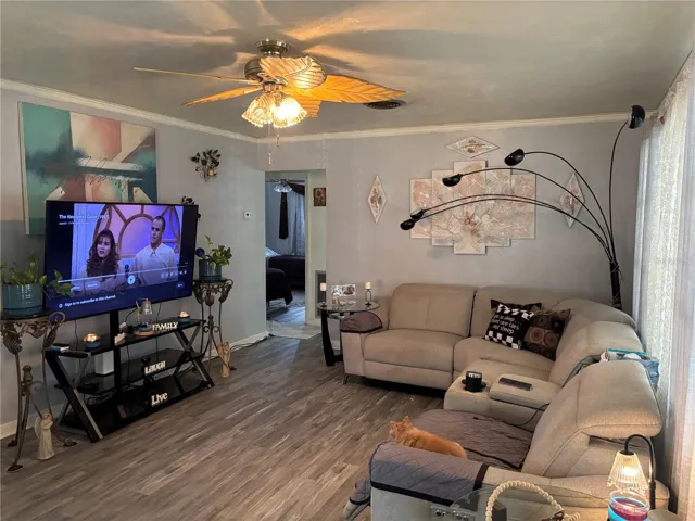 LIVING RM