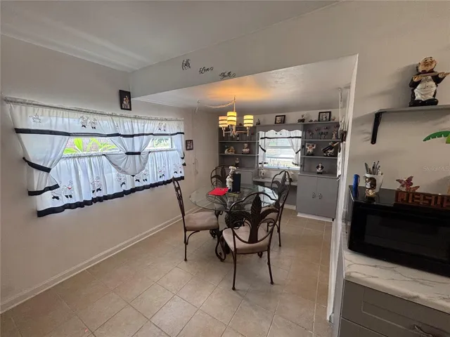 TILE FLOOR KIT & DINING RM