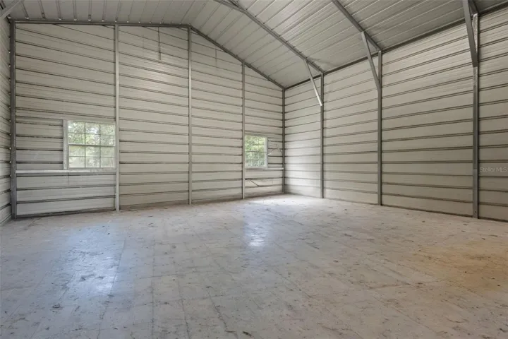 Virtually decluttered Shop