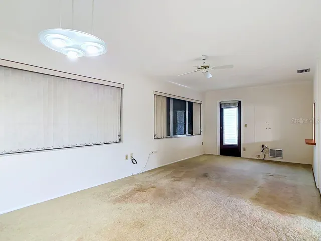 Spacious Florida Room!