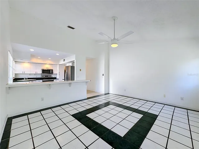 dining room/breakfast counter