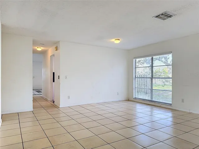 great room looking toward kitchen & dining room