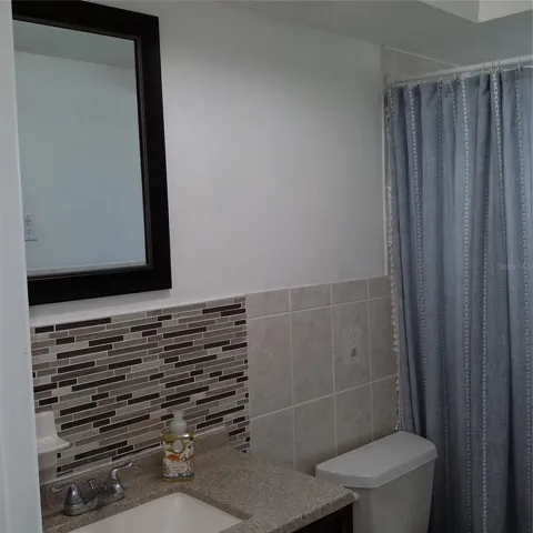 Cute Bathroom - Eat off the Grout!