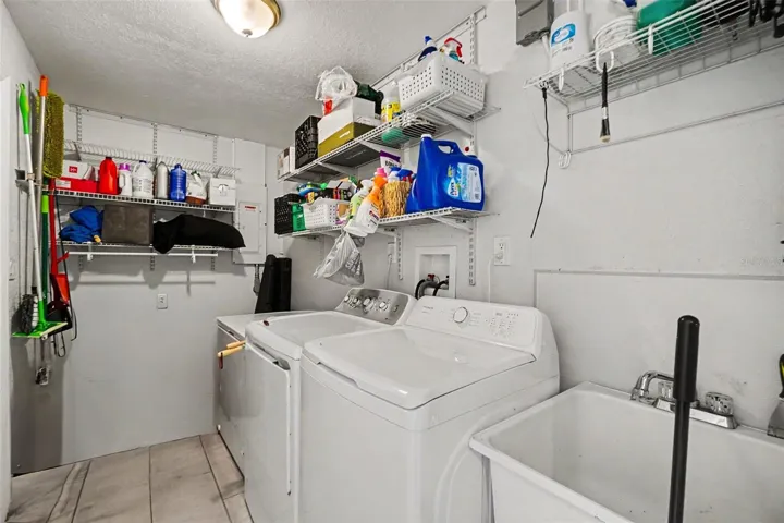 Laundry room with washtub.